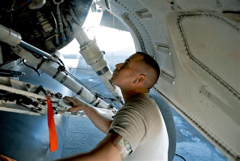 fighter jet mechanic jobs